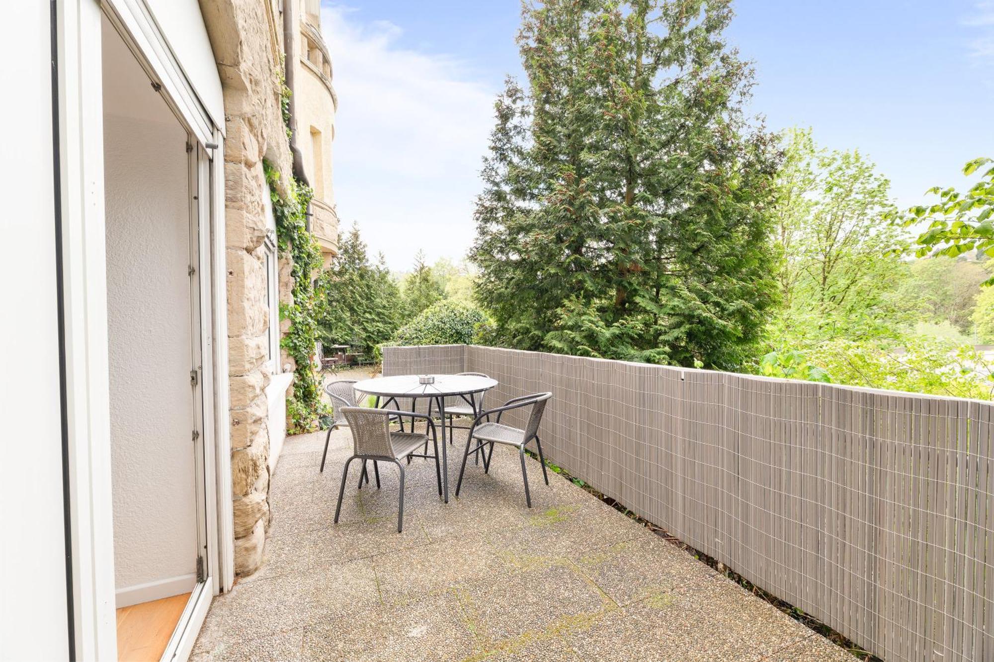 Kingsize Bett, Terrasse, Netflix, Zwei Zimmer Pforzheim Exterior photo